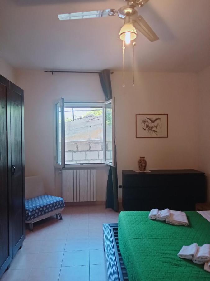 Casa Vacanze Del Carrubo Vieste Esterno foto
