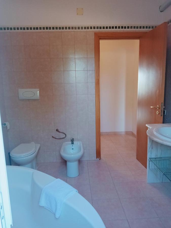 Casa Vacanze Del Carrubo Vieste Esterno foto