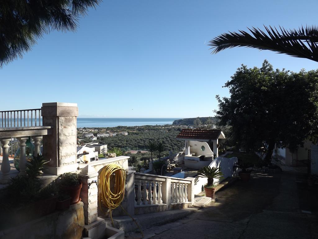 Casa Vacanze Del Carrubo Vieste Esterno foto