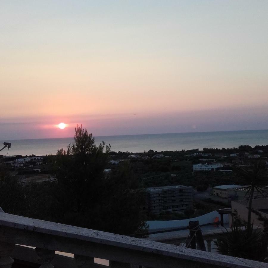 Casa Vacanze Del Carrubo Vieste Esterno foto
