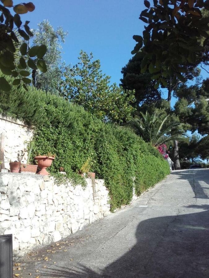 Casa Vacanze Del Carrubo Vieste Esterno foto